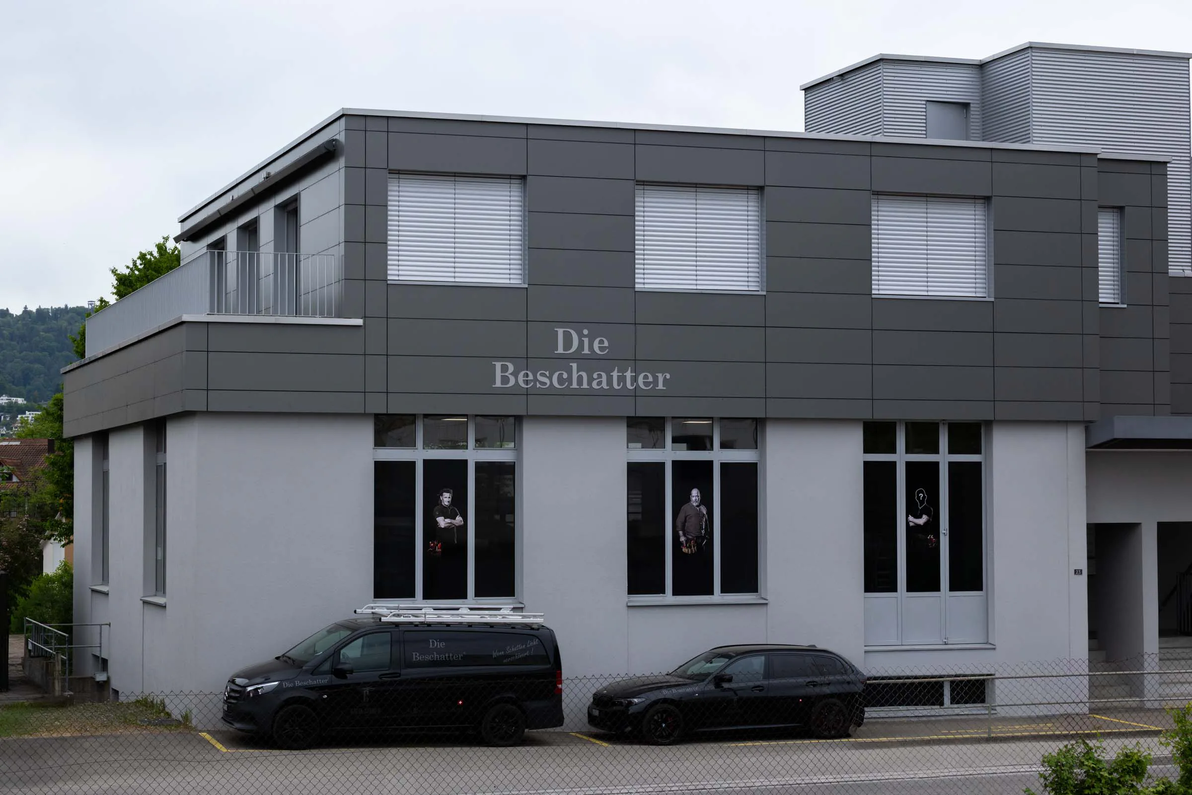Die Beschatter, Gebäude mit schweizerischer Beschattung